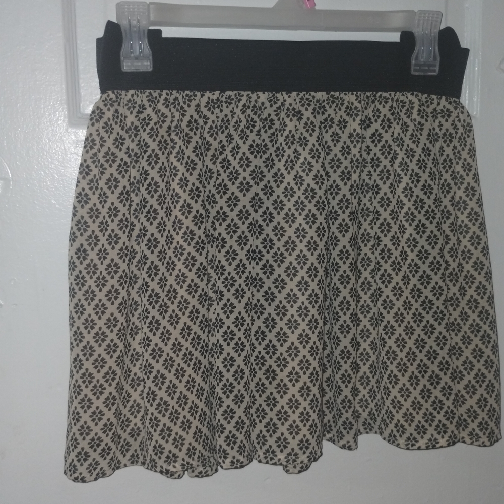 Elegant Black and Cream Mini Skirt